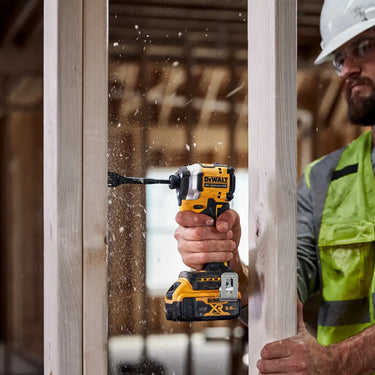 DeWalt Masina de insurubat cu impact 18V XR Brushless 1/4", 205 Nm, TSTAK fara acumulator DCF850NT-XJ
