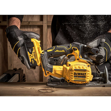DeWalt Fierastrau circular 18V XR BL 165MM DCS565N-XJ